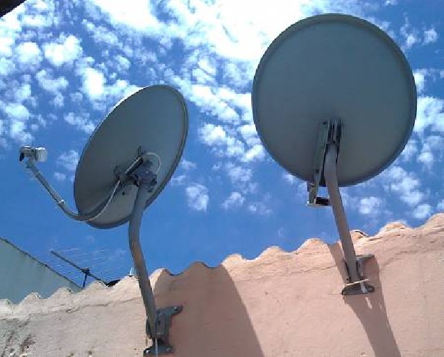 Foto 1 - InstalaçÂo de antenas parabolicas e sky  em geral